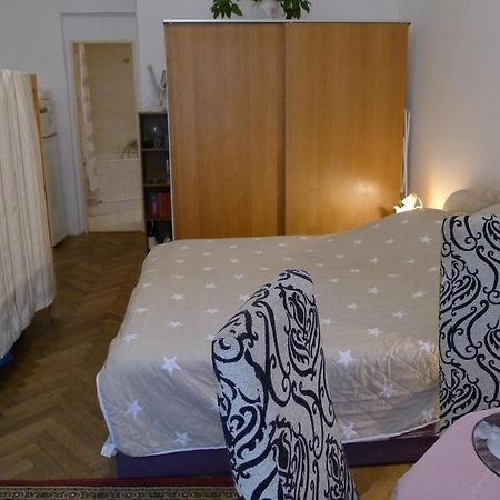 Cozy Modest Room For 2 Or 3 Persons 프라하 외부 사진
