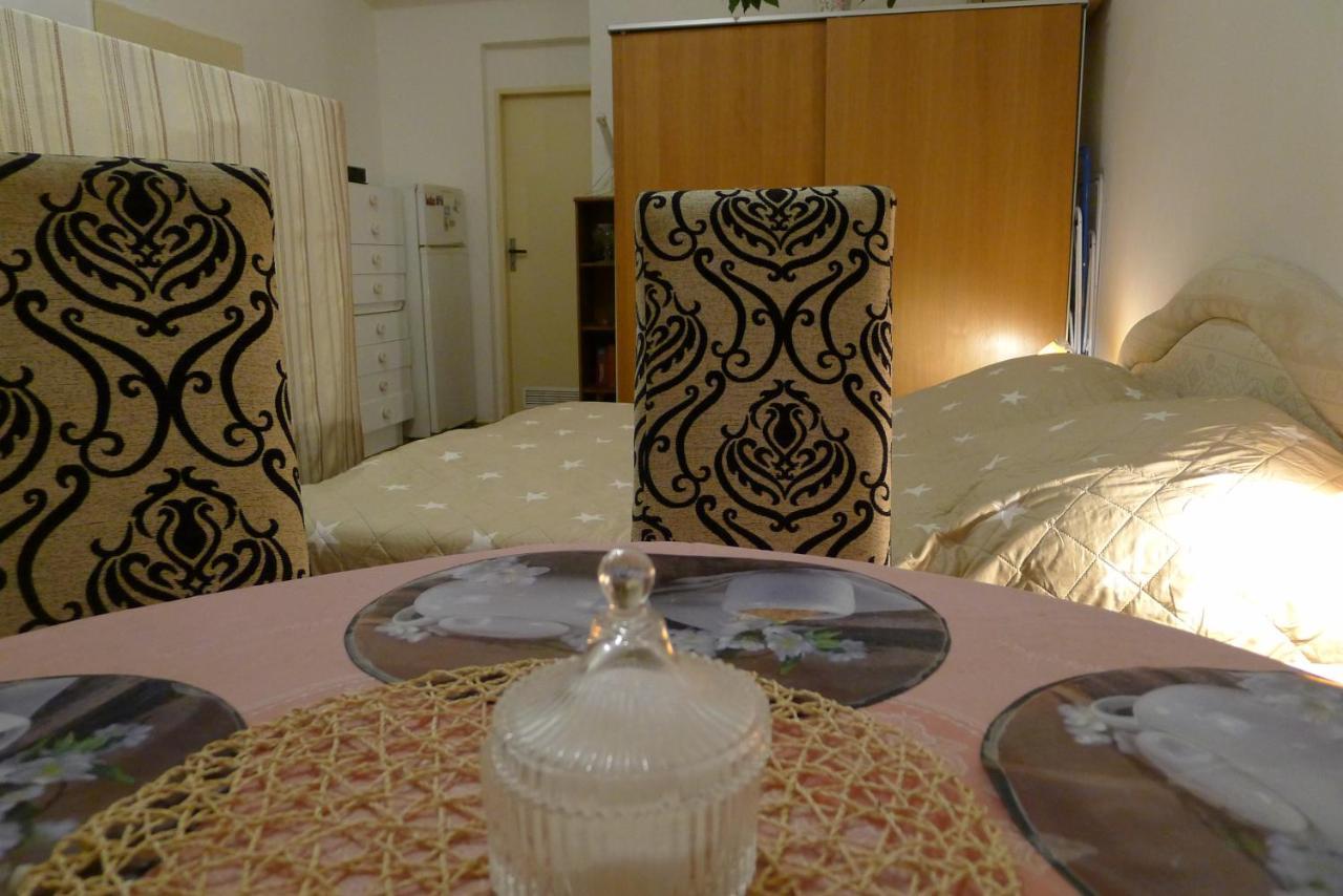 Cozy Modest Room For 2 Or 3 Persons 프라하 외부 사진