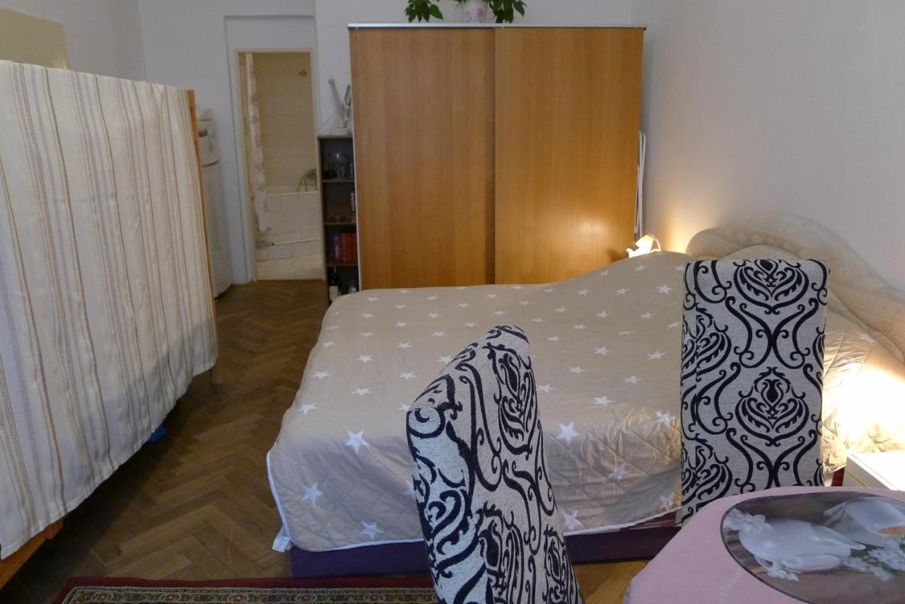 Cozy Modest Room For 2 Or 3 Persons 프라하 외부 사진